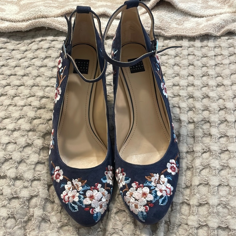 Embroidered navy blue chunky heel